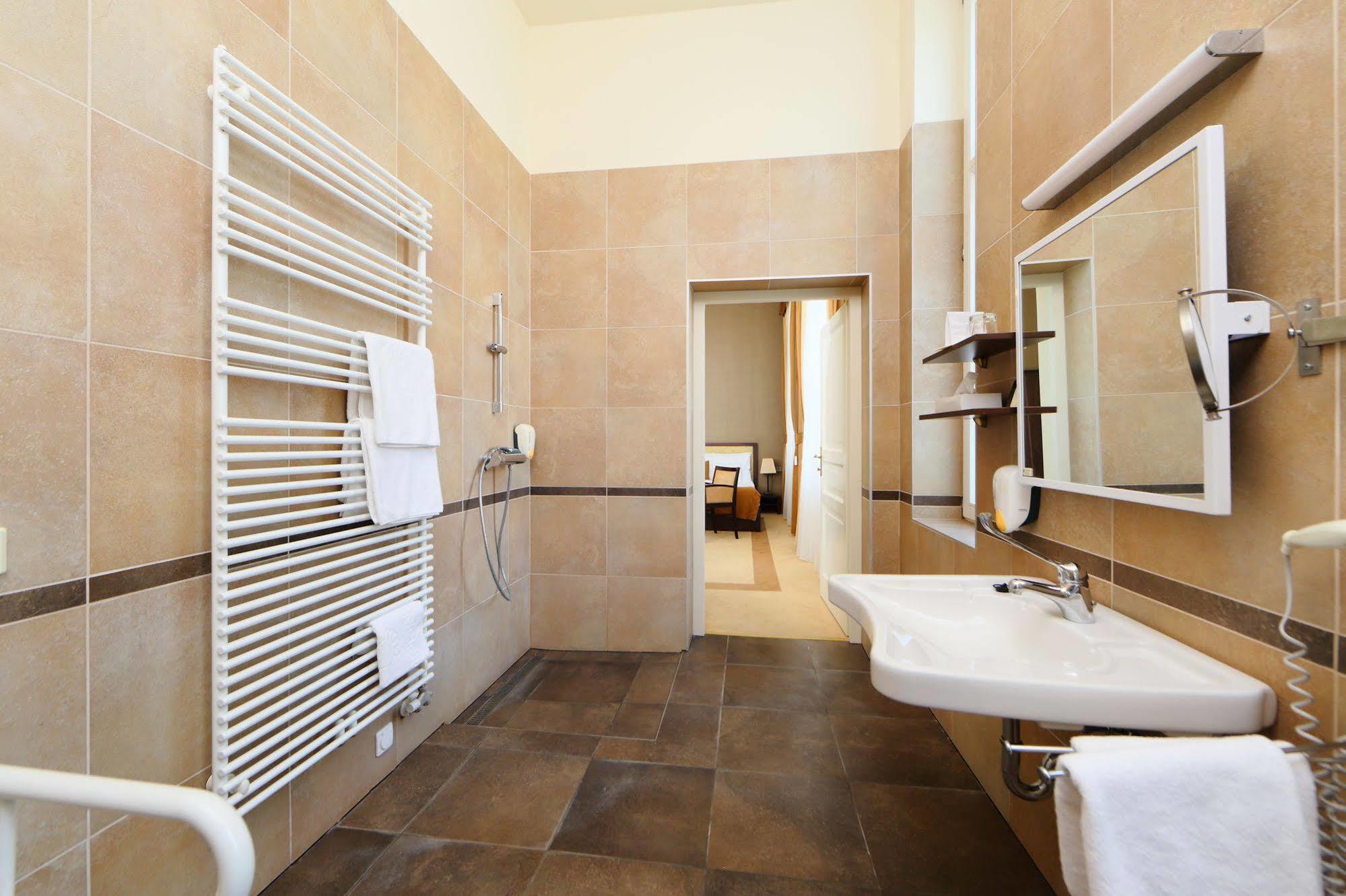 באלאטונפורד Ipoly Hotel Boutique Rooms & Suites מראה חיצוני תמונה