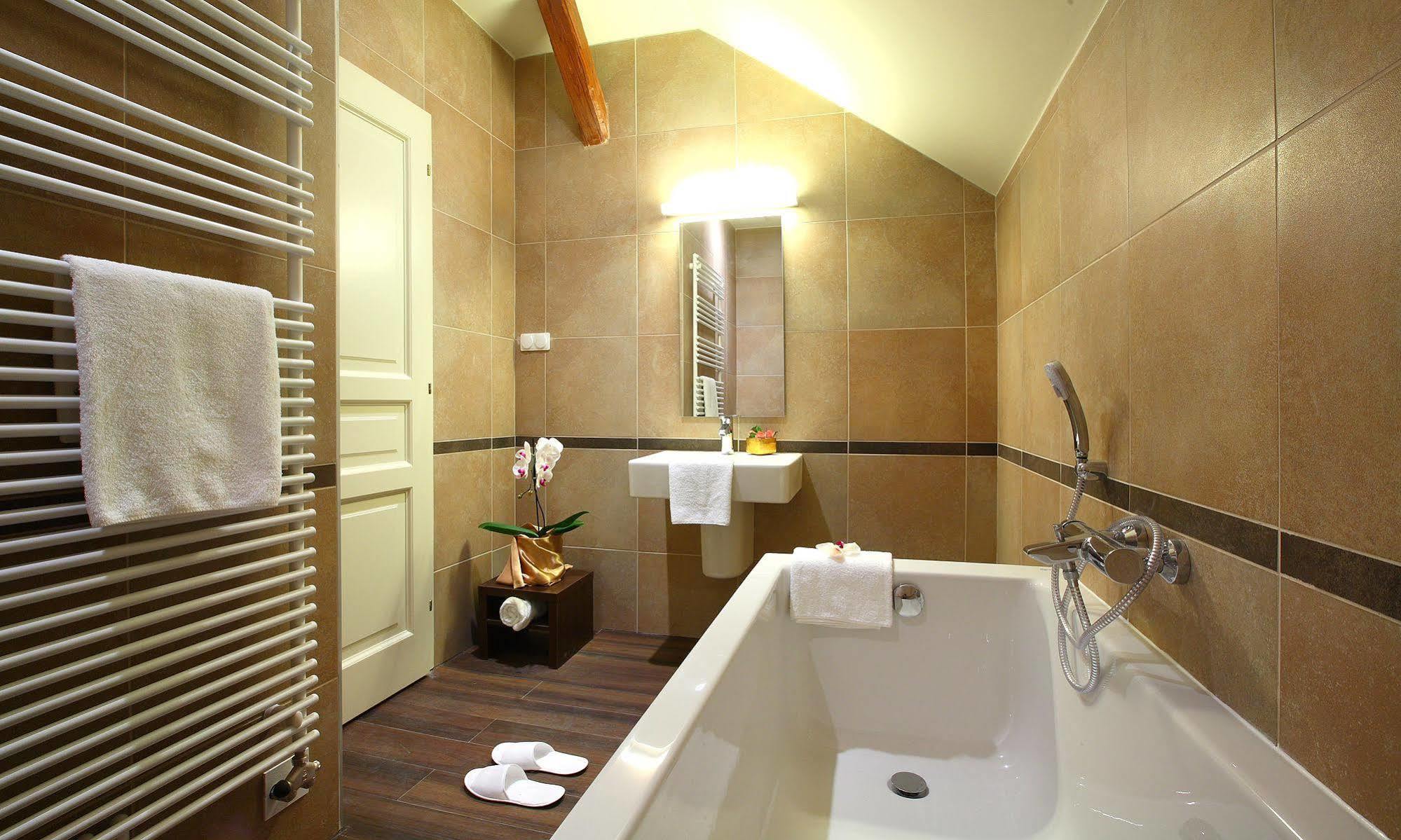 באלאטונפורד Ipoly Hotel Boutique Rooms & Suites מראה חיצוני תמונה