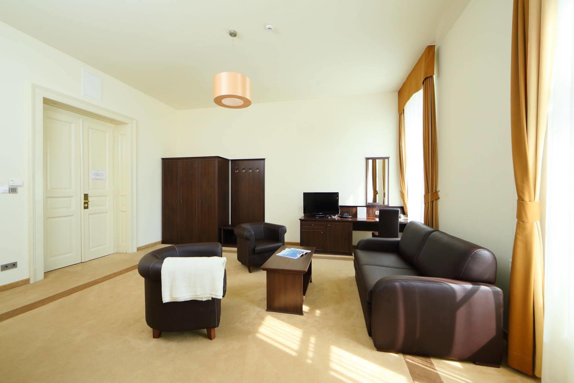 באלאטונפורד Ipoly Hotel Boutique Rooms & Suites מראה חיצוני תמונה